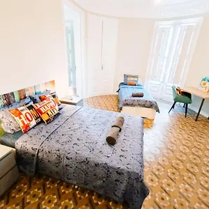 By Plaza Catalunya Hostel