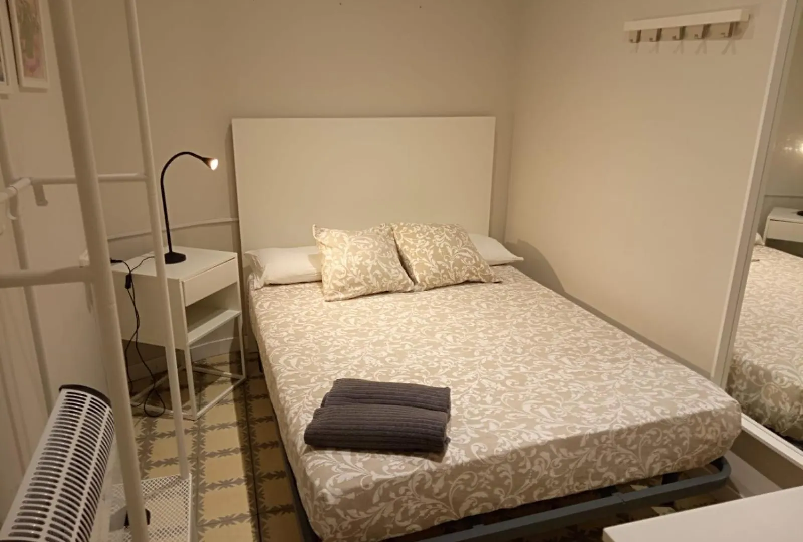 Amat Private Rooms Near Plaza Universitat Barcelona